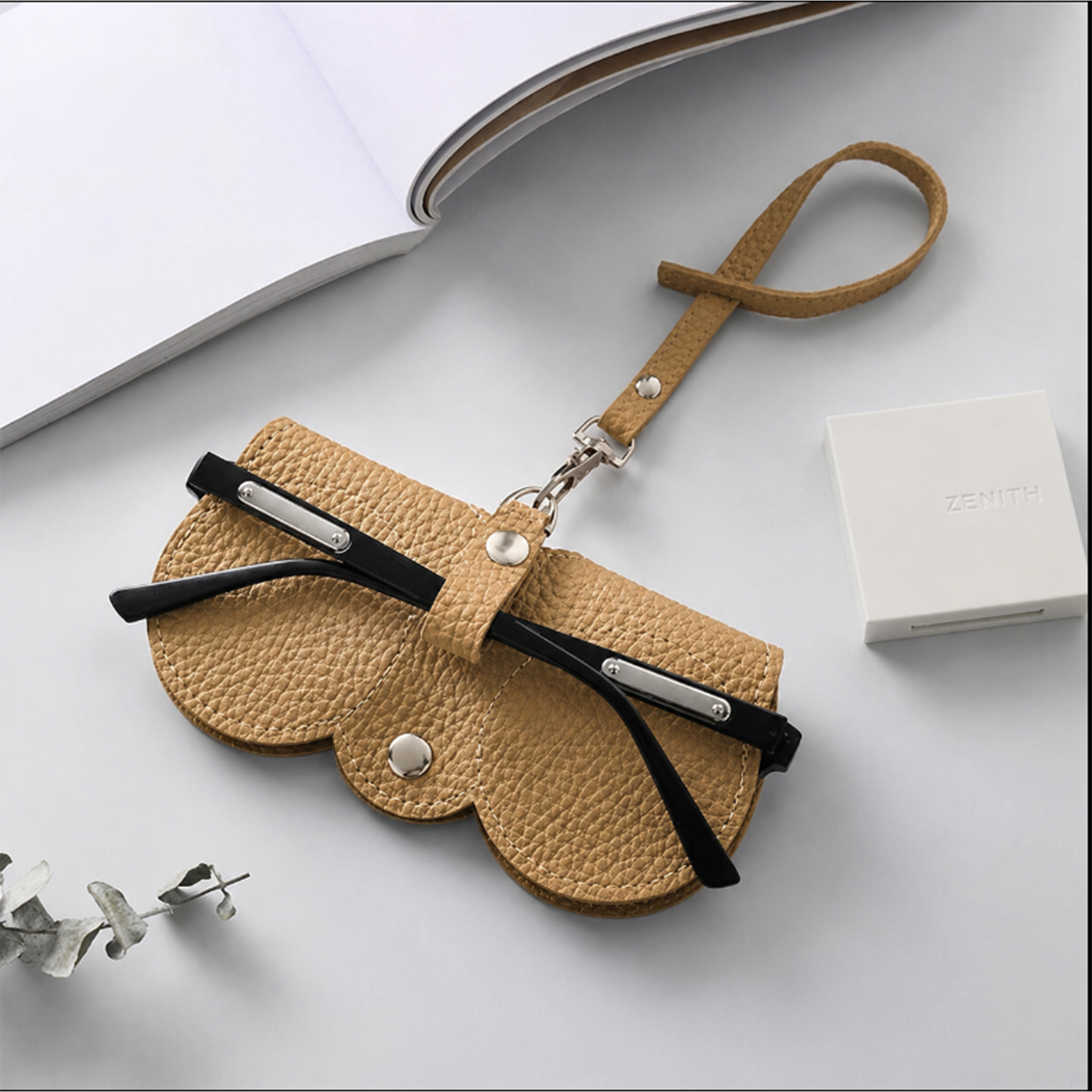 CompactVision™ - Slanke Leren Brillenhoes | Stijlvolle Bescherming voor Leesbrillen en Zonnebrillen